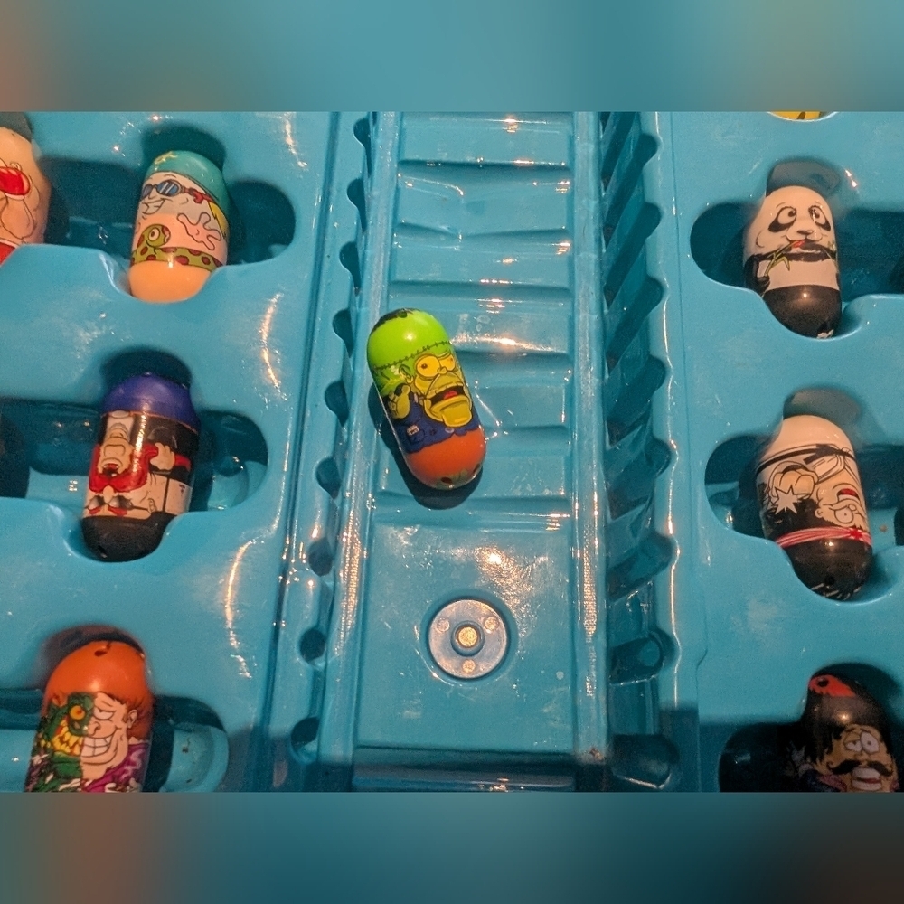 Mighty Beanz Collection In Case - Picture 4 of 7